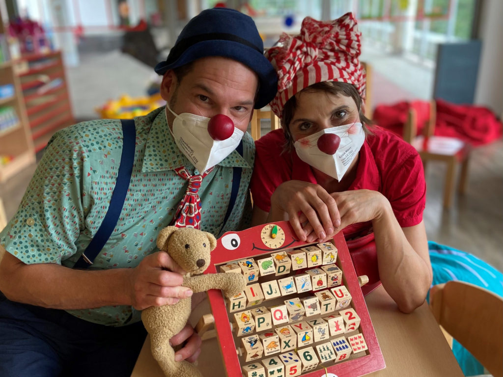 Sie sind wieder da: Die Klinik-Clowns kommen nun wieder wöchentlich zur Visite in die Kinder- und Jugendklinik Gelsenkirchen.