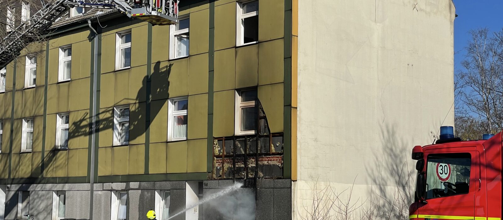 Nach dem Brand in einer  Wohnung ist ein  Haus anders Theodor-Otte-Straße zurzeit unbewohnbar.
