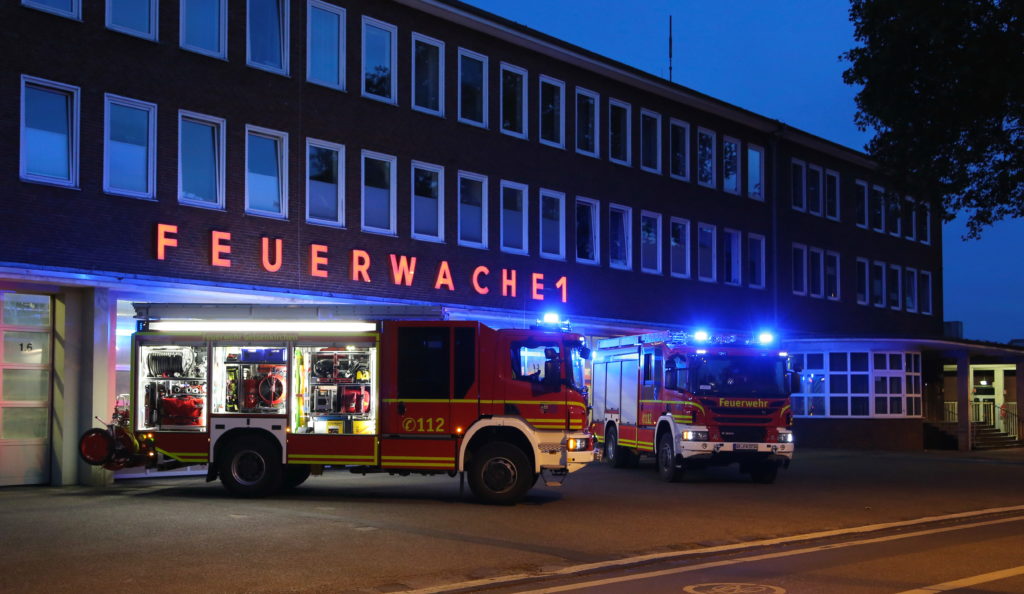 In einem Haus in Gelsenkirchen hat es in der Nacht auf Dienstag gleich zweimal gebrannt. Das meldet die Feuerwehr.