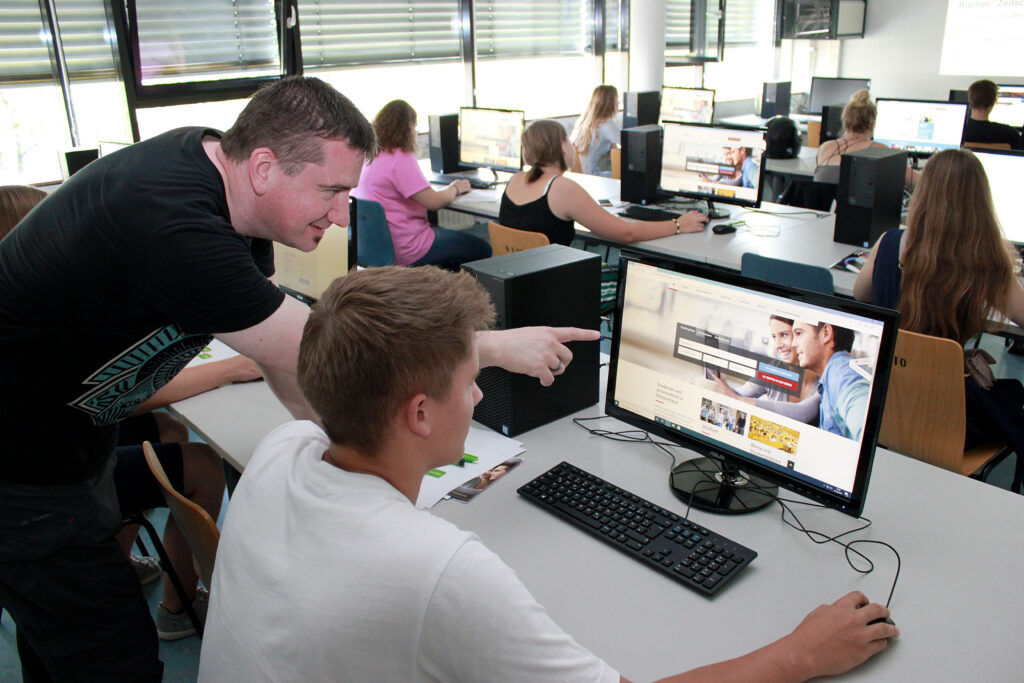 Die Westfälische Hochschule lädt Schülerinnen und Schüler dazu ein, sich in den Osterferien zur Studienwahl zu informieren.
