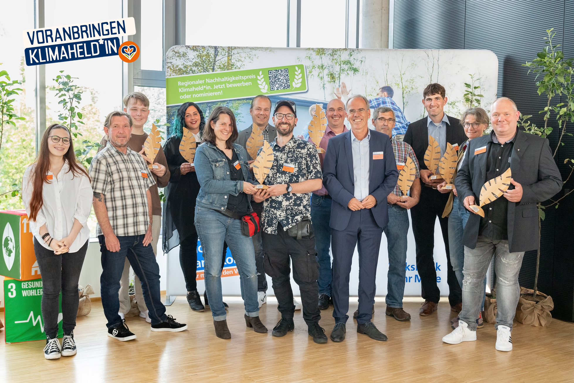 Die Volksbank Ruhr Mitte hat erstmals den Nachhaltigkeitspreis Klimaheld*in vergeben. Zwölf Preisträgerinnen und Preisträger wurden jetzt ausgezeichnet.