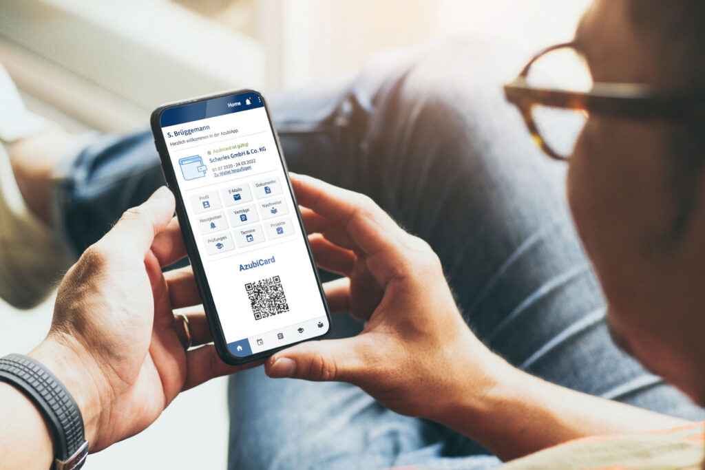 Vergünstigungen und Angebote erhalten Auszubildende mit der digitalen AzubiCard der IHK Nord Westfalen. Das erwartet die Nutzerinnen und Nutzer.