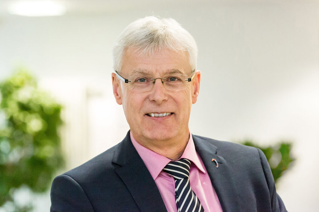 Zum Jahreswechsel geht Michael Milfeit, stellvertretender Geschäftsführer der Bergmannsheil und Kinderklinik Buer GmbH (BKB), in den Ruhestand: 46 Jahre war er für die Klinik in verschiedenen Positionen tätig.