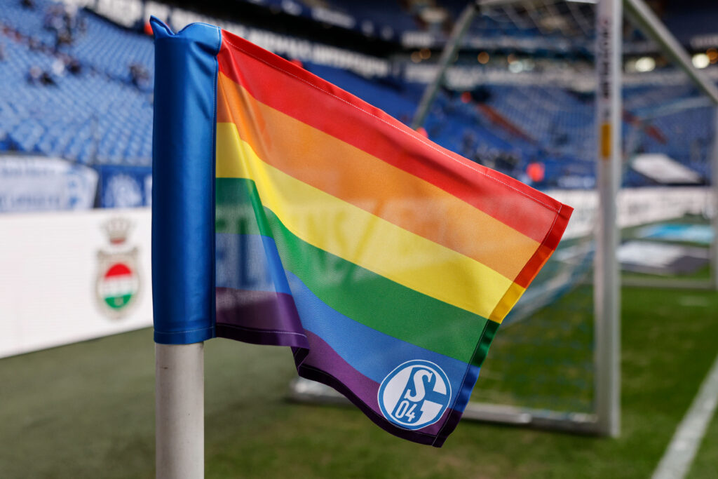 Seit fast 30 Jahren engagiert sich Schalke auf vielfältige Art und Weise im Kampf gegen Rassismus und Diskriminierung. Das Programm der #Stehtauf-Aktionswoche.