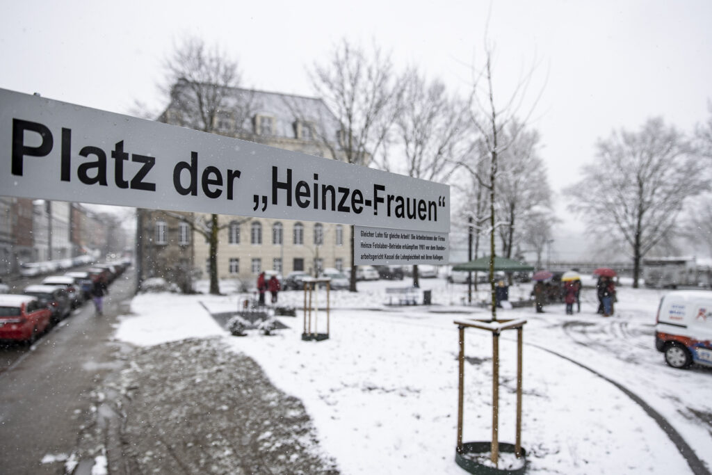 Er erinnert an Kämpferinnen für die Gleichberechtigung: Am Mittwoch wurde der Platz der Heinze-Frauen in Gelsenkirchen eröffnet.