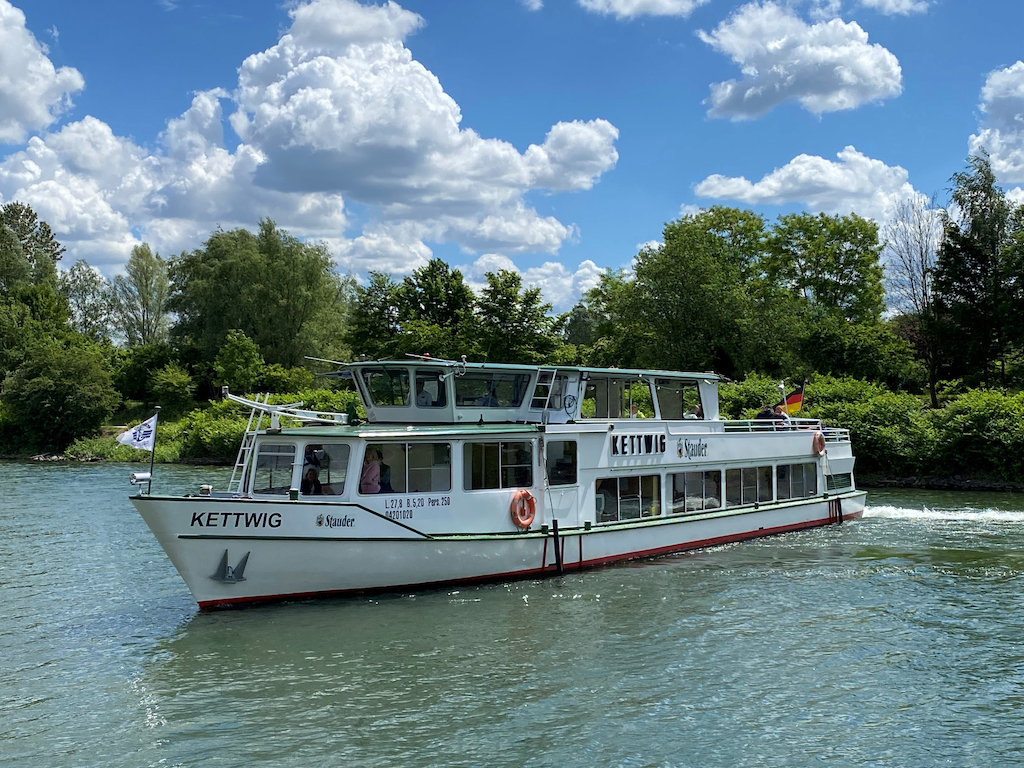 Zu Rundfahrten auf dem Rhein-Herne-Kanal lädt am Sonntag die Weiße Flotte ein, wenn im Nordsternpark ein Familienfest stattfindet.