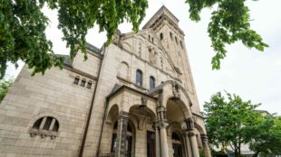 Eine spektakuläre Aussicht über das Ruhrgebiet verspricht eine Besteigung des Turms der Kirche St. Ludgerus in Buer, die am Sonntag stattfindet.