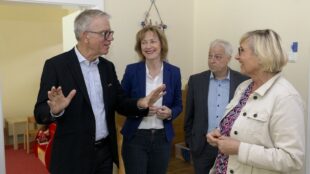 Botschafter besucht Schweizer Dorf