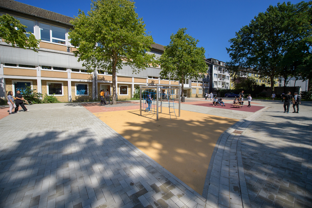 Neuer Schulhof für die Hauptschule an der Grillostraße