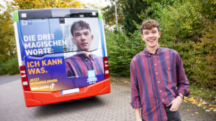 Bus-Werbung für mehr Ausbildung