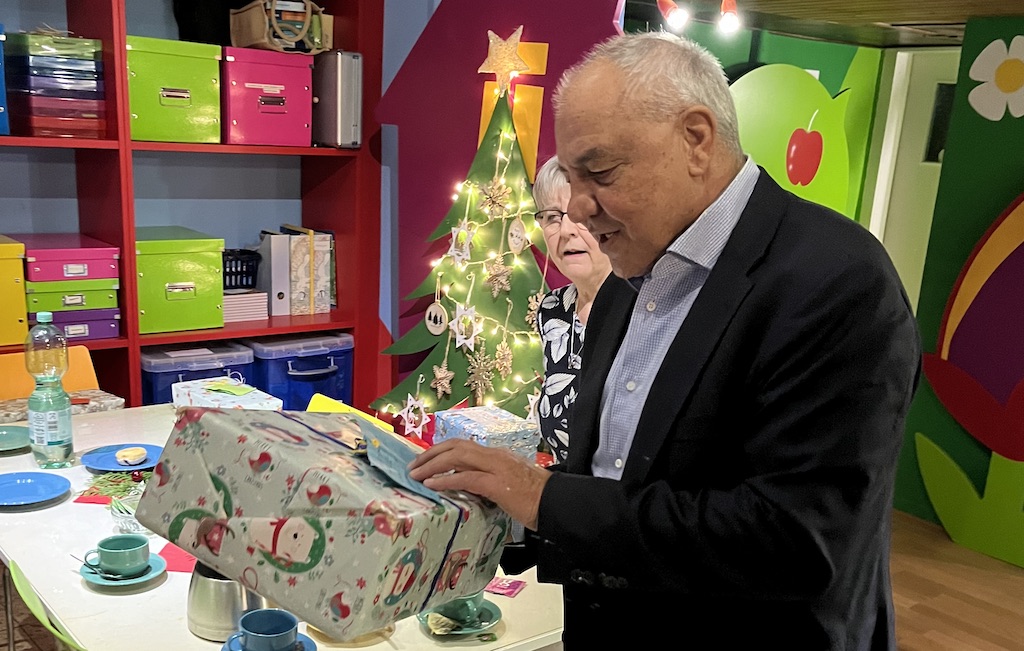 Felix Magath überbringt Weihnachtsgeschenke