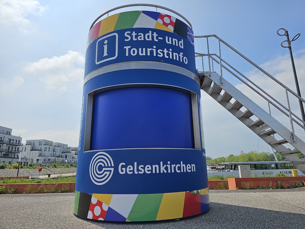 Mobile Info-Box feiert im Hafen Graf Bismarck Premiere