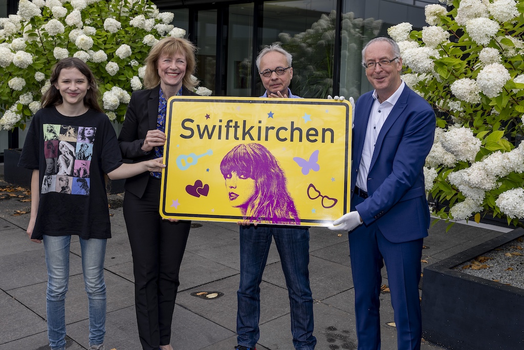 „Swiftkirchen“-Ortsschild im Haus der Geschichte