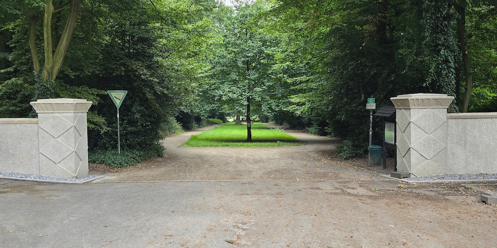 Erneuerung der Mauer am Eingang zum Stadtwald