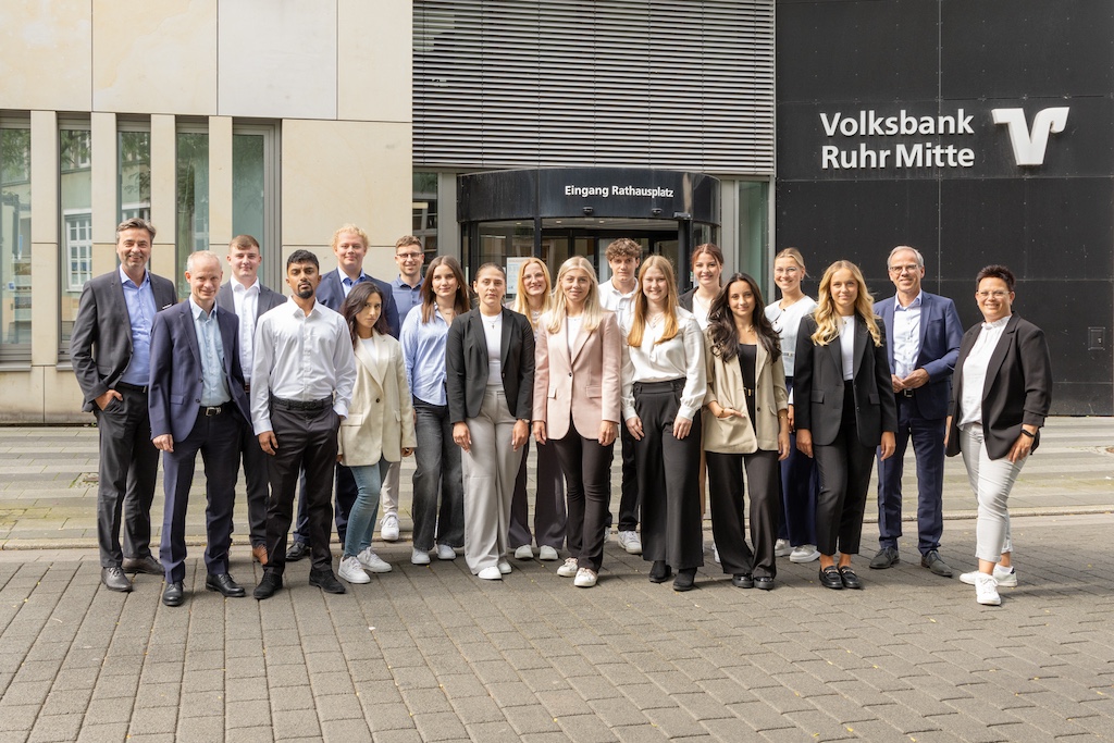 15 Azubis starten bei Volksbank Ruhr Mitte