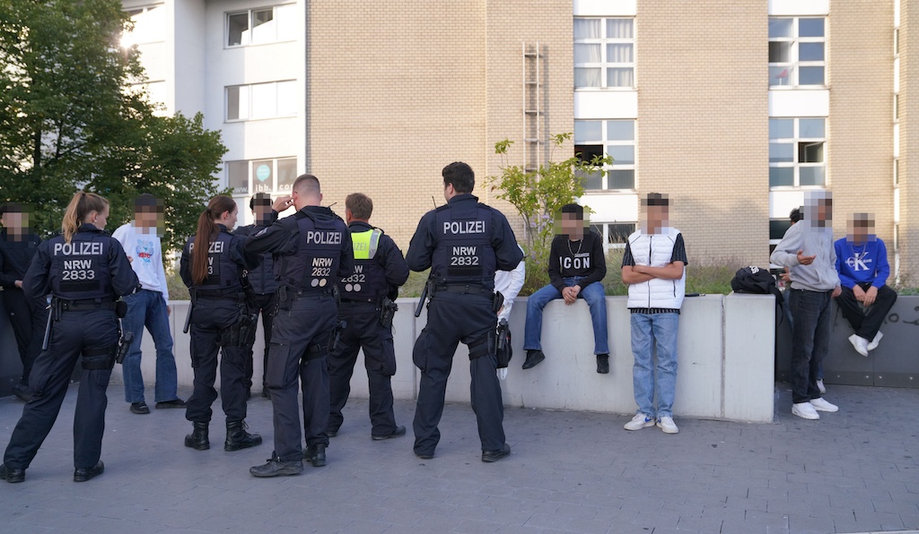 Polizei mit Signal: Gewalt wird nicht geduldet